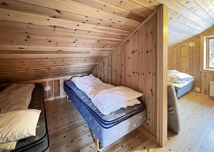 2 Bedroom In Aust- Torpa * Åmot
